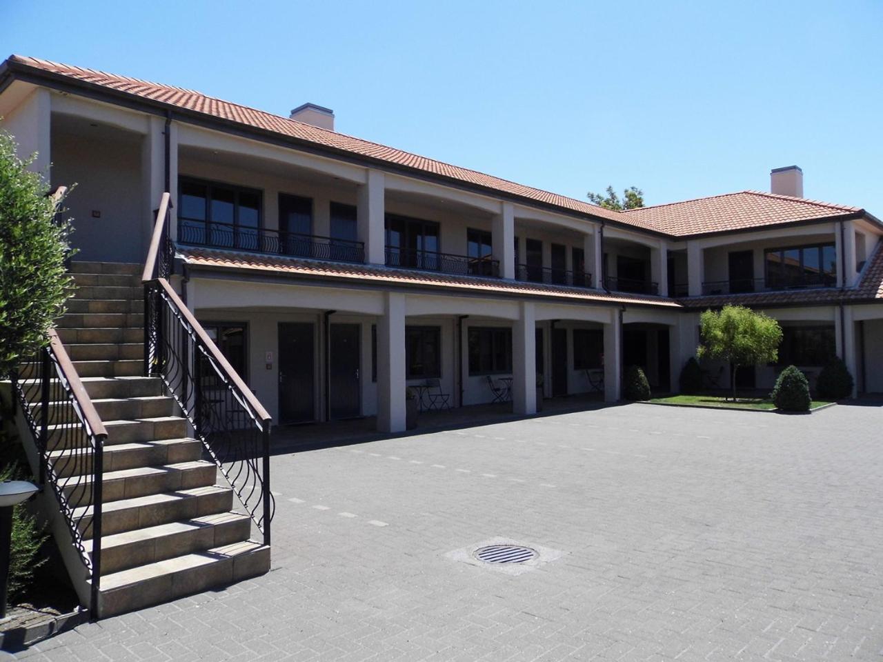 Harvest Lodge Motel Havelock North Exterior photo